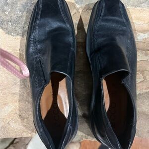 Ecco Black Leather Slip-On Loafers with Brown Insole